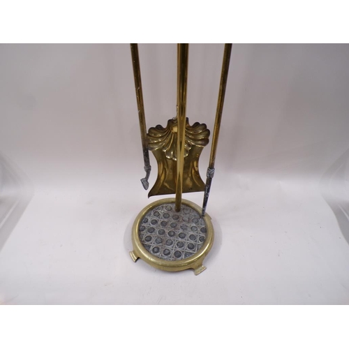 1431 - VICTORIAN BRASS PIERCED FENDER; FIRE SIDE COMPANION SET, 82CM H