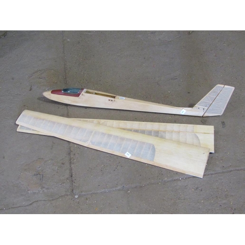 537 - MODEL PLANE