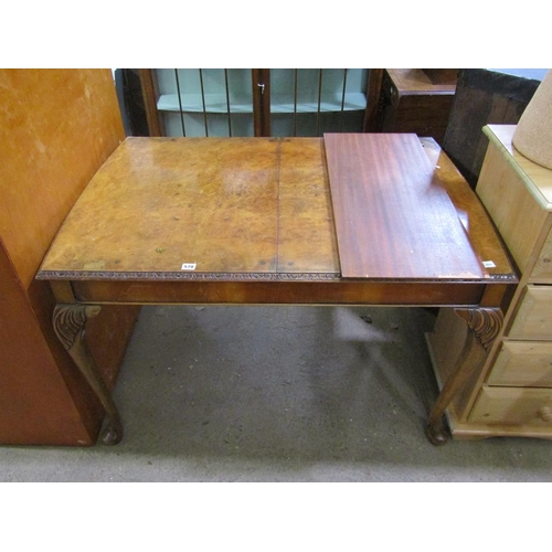 578 - WALNUT VENEERED EXTENDING DINING TABLE