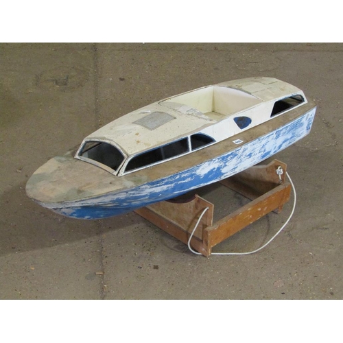 600 - MODEL BOAT