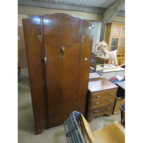 605 - 1930s OAK WARDROBE AND CHEST