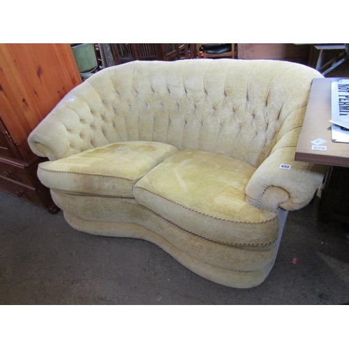 692 - BUTTON BACK SETTEE