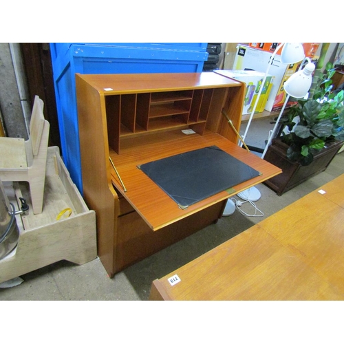 711 - TEAK BUREAU