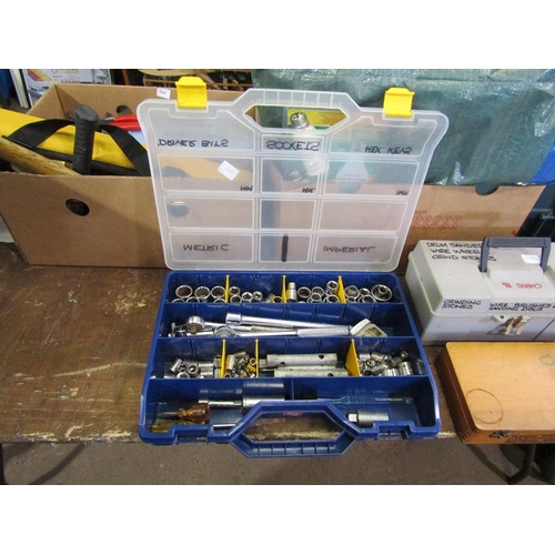 881 - SOCKET SET AND A POCK HOLE JIG