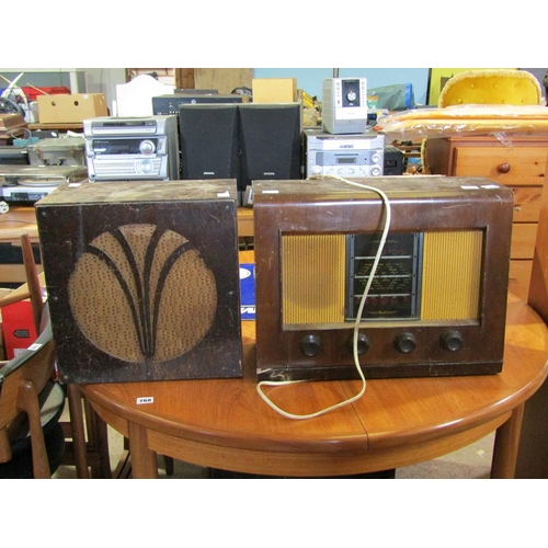 767 - OLD RADIO AND A SPEAKER