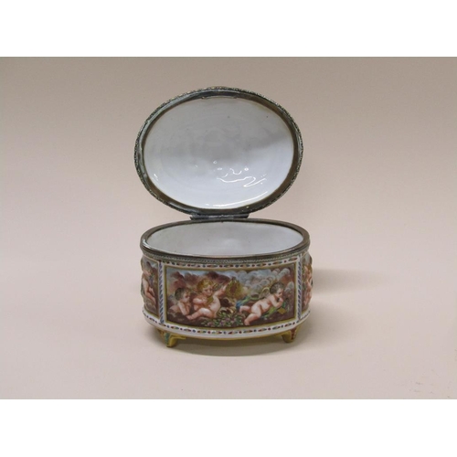 190 - A Capodimonte porcelain casket moulded in relief and painted with cherubs, 14cm w.