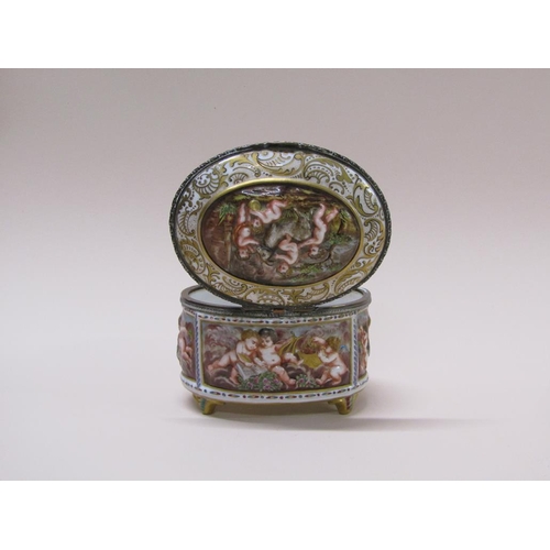 190 - A Capodimonte porcelain casket moulded in relief and painted with cherubs, 14cm w.