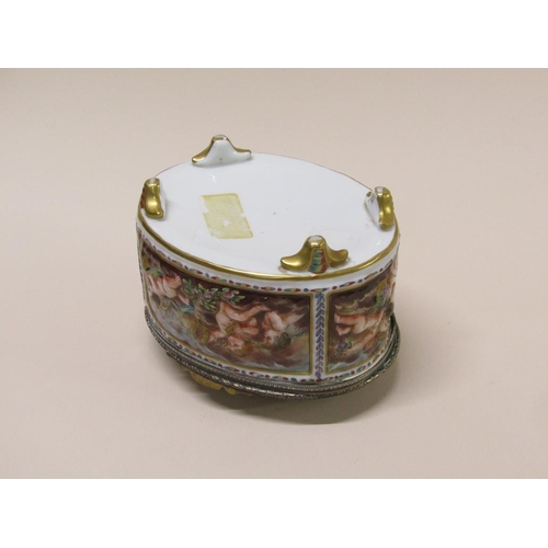 190 - A Capodimonte porcelain casket moulded in relief and painted with cherubs, 14cm w.