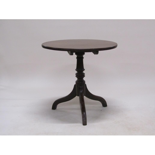 271 - A late Georgian mahogany circular pedestal tripod table, 61cm diam, 59cm h.