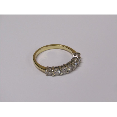 101 - An 18ct gold seven stone diamond half eternity ring, size m 1/2.