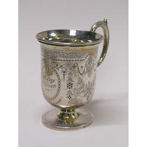 120 - A Victorian silver tankard with double scroll handle, London 1873, 4.7ozt, 10cm h.