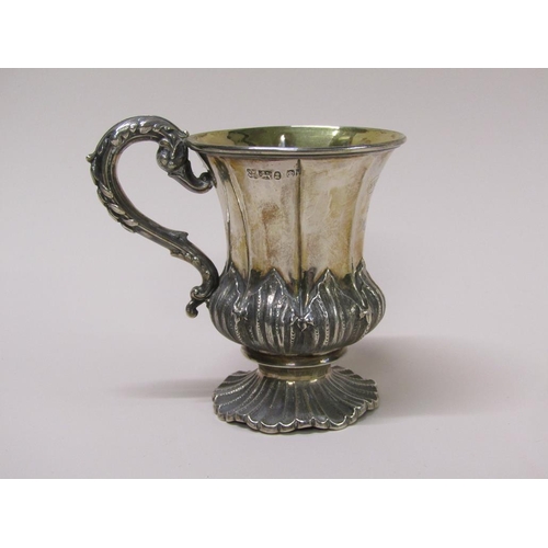 122 - A George IV silver tankard, gilt lined with carved scrolling handle, Sheffield 1825, 4.6ozt, 9.5cm h... 