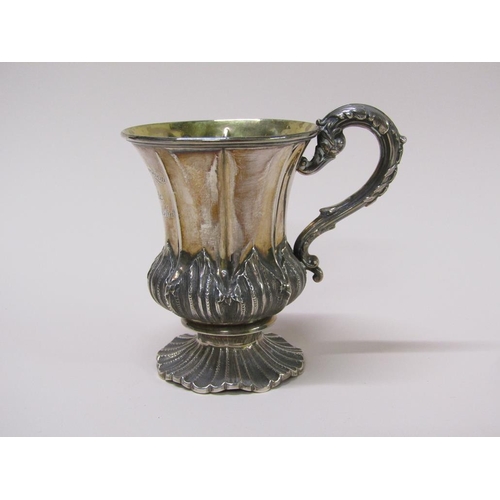 122 - A George IV silver tankard, gilt lined with carved scrolling handle, Sheffield 1825, 4.6ozt, 9.5cm h... 