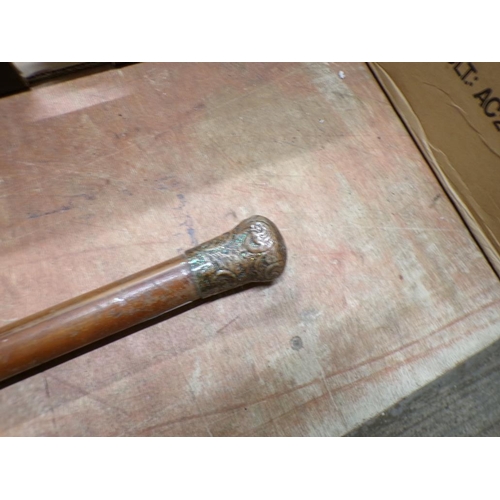 422 - EDWARDIAN WALKING CANE WITH A WHITE METAL HANDLE