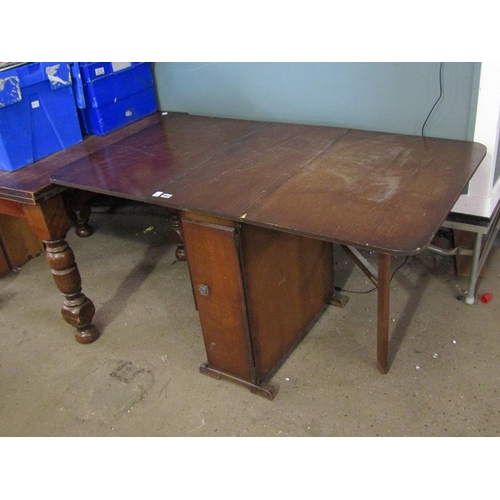 662 - OAK GATELEG TABLE