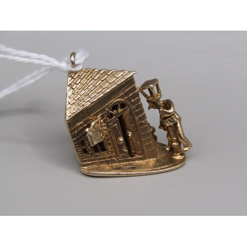 1479 - 9ct GOLD CHARM PUB AND DRUNK PATRON SWINGING FROM THE LAMPOST, MAKERS MARK 'FM' 7.6g