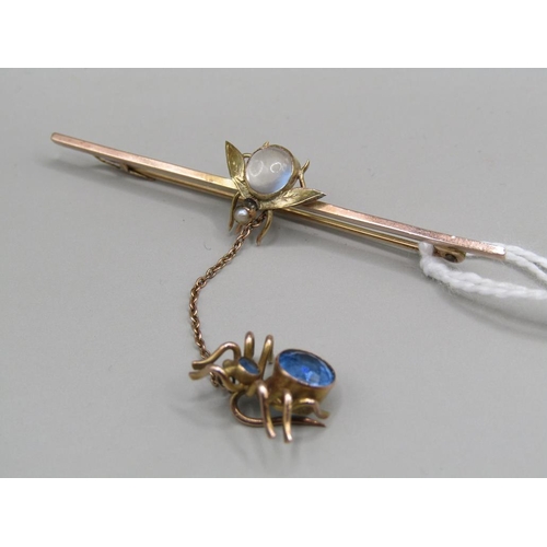 1535 - 9ct GOLD GEM SET SPIDER AND FLY BAR BROOCH 3.5g