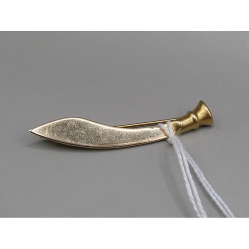 1537 - 15ct GOLD KUKRI KNIFE BROOCH 3.1g