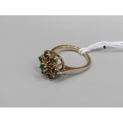 1563 - 9ct GOLD GREENSTONE SET RING SIZE M 1/2