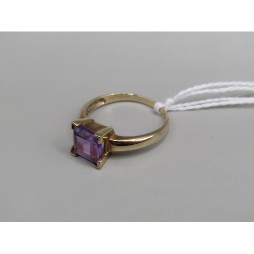 1566 - 9ct GOLD AMETHYST SET RING SIZE O 1/2 - 2.2g