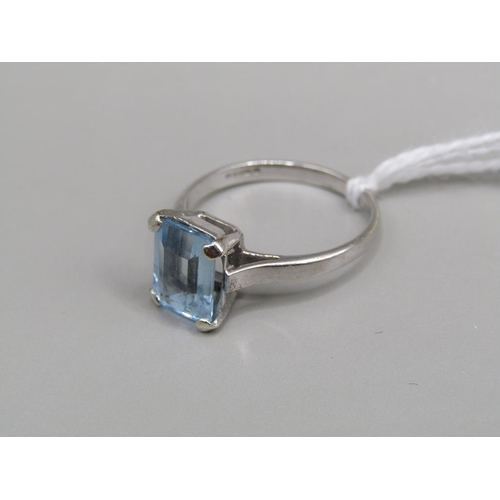 1568 - 9ct GOLD BLUE STONE SET RING SIZE M