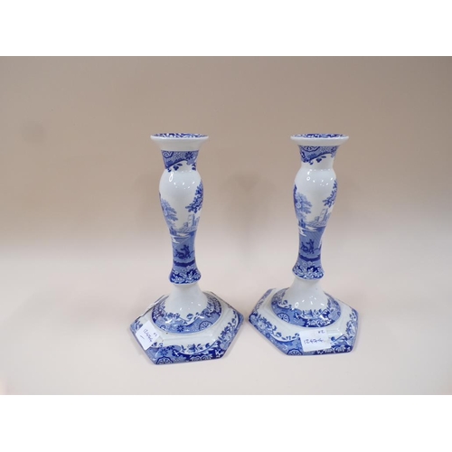 1790 - PAIR OF SPODE B&W ITALIAN PATTERN CANDLESTICKS, 23CM H