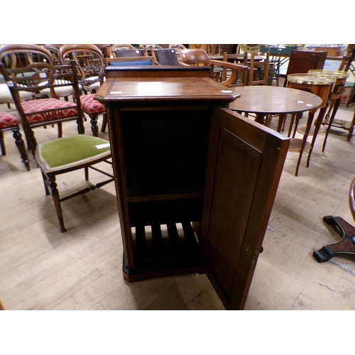 1899 - LAMB OF MANCHESTER OAK BEDSIDE CUPBOARD WITH EBONISED LINE, 44CM W, 80CM H