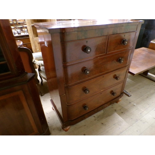 1959 - VICTORIAN MAHOGANY CHEST OF TWO SHORT/THREE LONG GRADUATED DRAWERS 106 x 26 cms