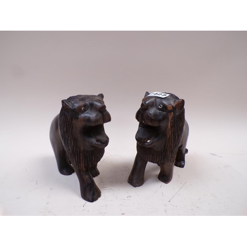 1427 - PAIR OF CARVED HARDWOOD LIONS, 17CM H