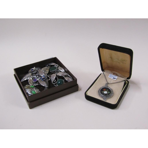 1475 - TWO BOXES OF SILVER FLORAL BROOCHES AND A SILVER PIETRA DURA PENDANT AND CHAIN