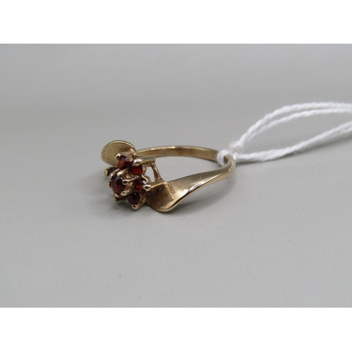 1512 - 9ct GOLD GARNET SET RING SIZE L 1/2