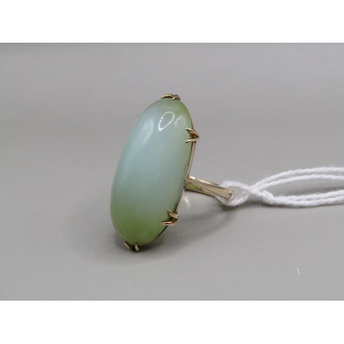 1516 - 9ct GOLD JADE SET RING SIZE K