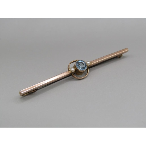 1540 - 9ct GOLD PEARL SET BAR BROOCH