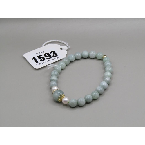 1593 - JADE AND CULTURED PEARL BRACELET 78cts