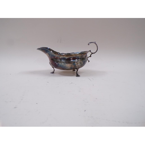 1639 - GEORGIAN SILVER GRAVY BOAT 4.1ozt