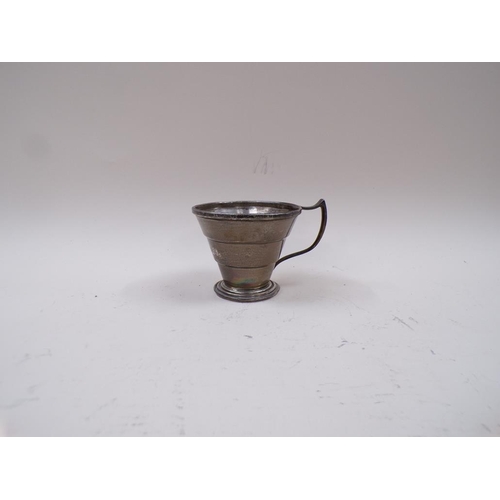 1642 - 20c SILVER ART DECO CUP A L DAVENPORT, BIRMINGHAM 1934 3.5ozt