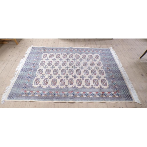 1822 - EASTERN WOOLLEN RUG, 140CM X 206CM