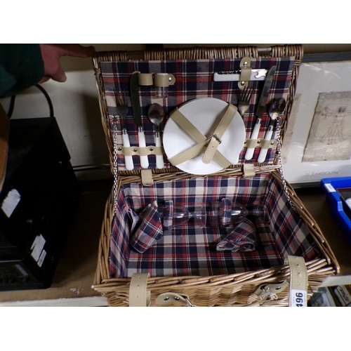 496 - PICNIC HAMPER