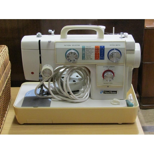 943 - NEW HOME SEWING MACHINE