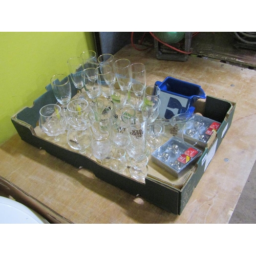 982 - BOX OF MIXED GLASSWARE