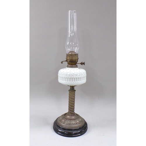 1376 - BRASS COLUMN OIL LAMP WITH MOULDED OPAQUE GLASS FONT