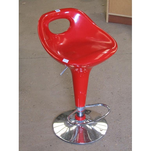 600 - RED SWIVEL STOOL