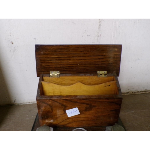 30 - LATE VICTORIAN DESK INKSTAND