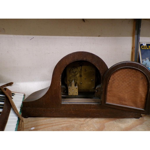 114 - EARLY 20C OAK CASE MANTEL CLOCK