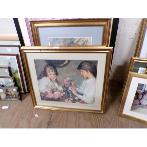 172 - COLLECTION OF FRAMED PICTURES AND PRINTS