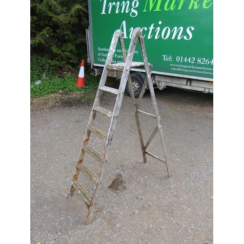 1064 - WOODEN STEP LADDER