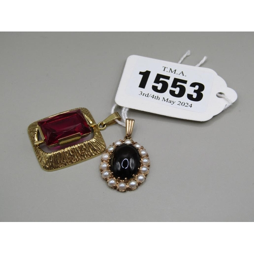 1553 - GOLD STONE SET PENDANT AND A GOLD SEED PEARL AND CABOCHON STONE SET PENDANT