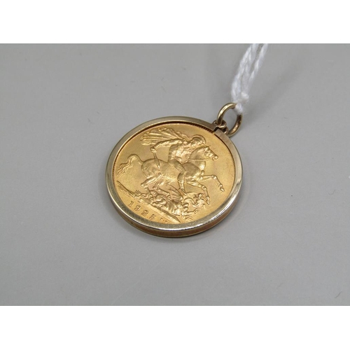 1554 - 1925 GOLD SOVEREIGN IN A 9ct GOLD PENDANT MOUNT, THE MOUNT 1.3g