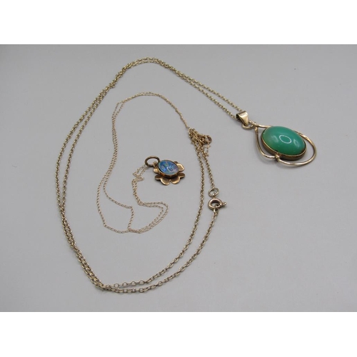 1578 - GOLD OPAL PENDANT AND A GOLD GREENSTONE PENDANT, BOTH WITH ATTACHED CHAINS, 6.7g TOTAL