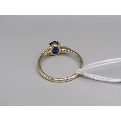 1616 - YELLOW GOLD SAPPHIRE SET RING - SIZE Q